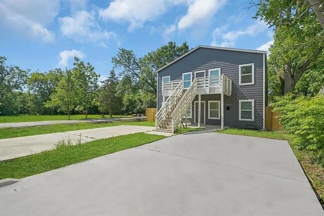property at 4014 Dreyfus St