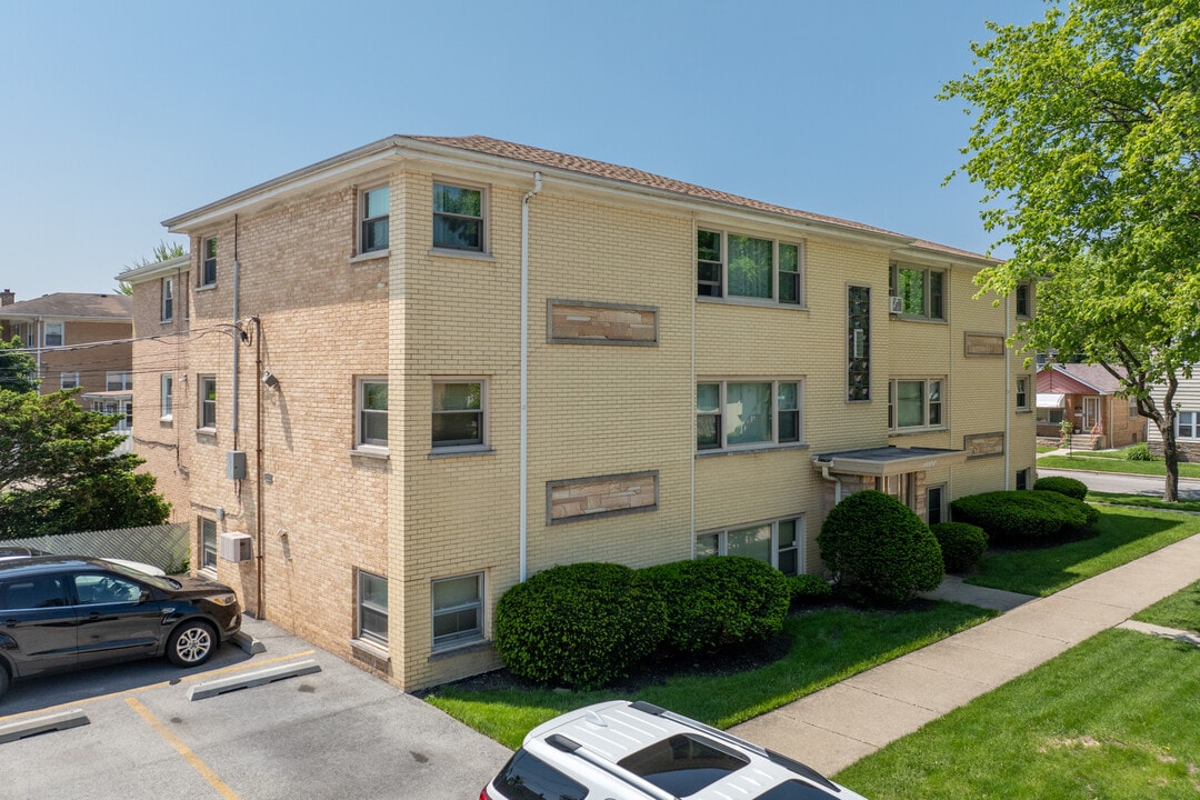 1100 Hannah Ave in Forest Park, IL - Foto de edificio