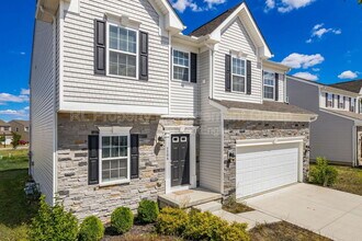 3306 Lauren Fields Dr S in Groveport, OH - Building Photo - Building Photo