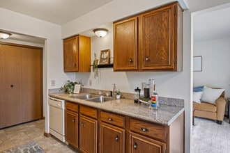 Woodfield Apartments in Grand Rapids, MI - Foto de edificio - Building Photo