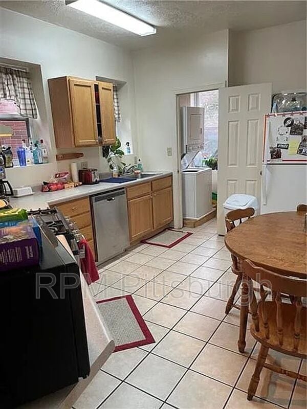 property at 2218 Sarah St