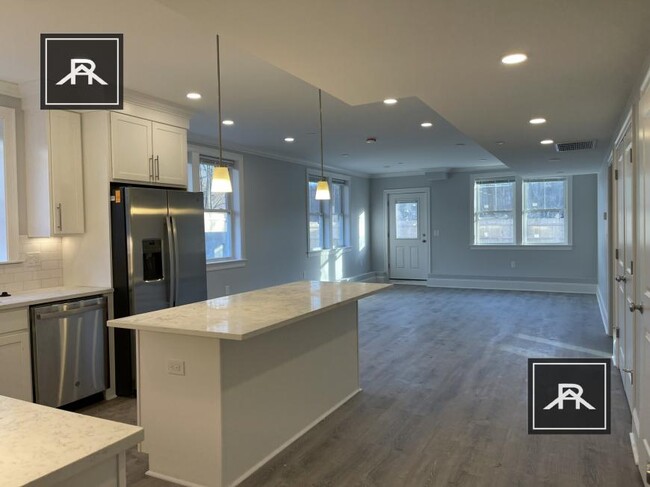 118 Kenrick St in Boston, MA - Building Photo - Building Photo