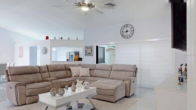 8141 Golf Club Ct in Hudson, FL - Foto de edificio - Building Photo