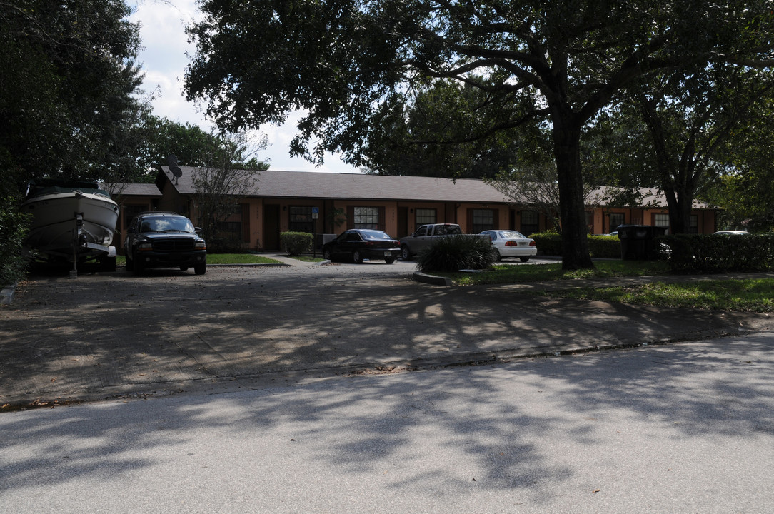 Petite Apartments in Orlando, FL - Building Photo