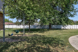 Wicklow Apartments in Saginaw, MI - Building Photo - Building Photo