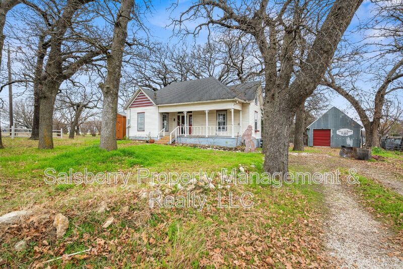 1449 E FM 4 in Cleburne, TX - Building Photo