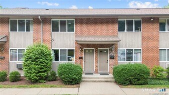 244 New Britain Ave in Hartford, CT - Building Photo