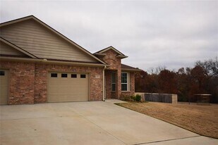 3901 Montecito Dr in Denton, TX - Building Photo