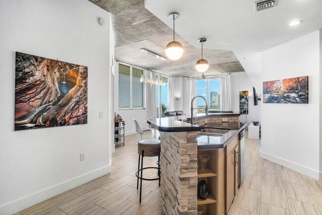 300 S Australian Ave in West Palm Beach, FL - Building Photo - Building Photo