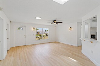 311 Pine Tree Dr in Edgewater, FL - Building Photo - Building Photo