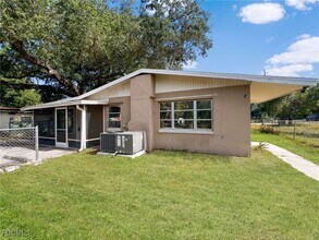 9861 Orange River Blvd in Ft. Myers, FL - Building Photo - Building Photo