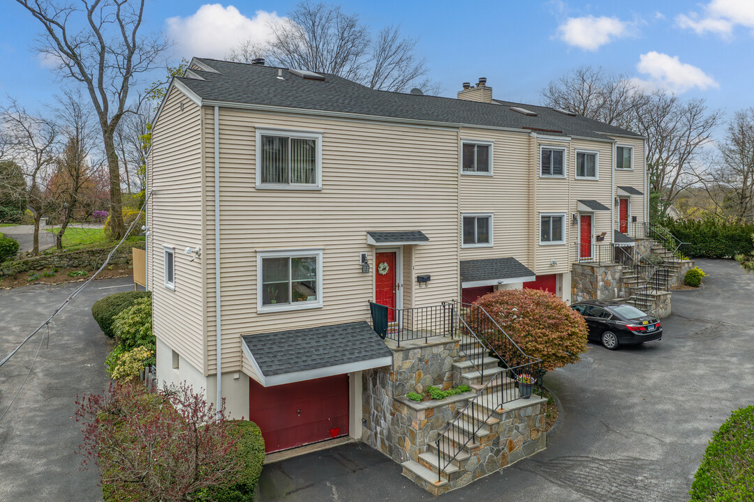 6 Nassau Pl in Cos Cob, CT - Building Photo