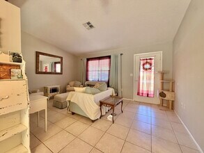 12258 Foothill St in Spring Hill, FL - Foto de edificio - Building Photo