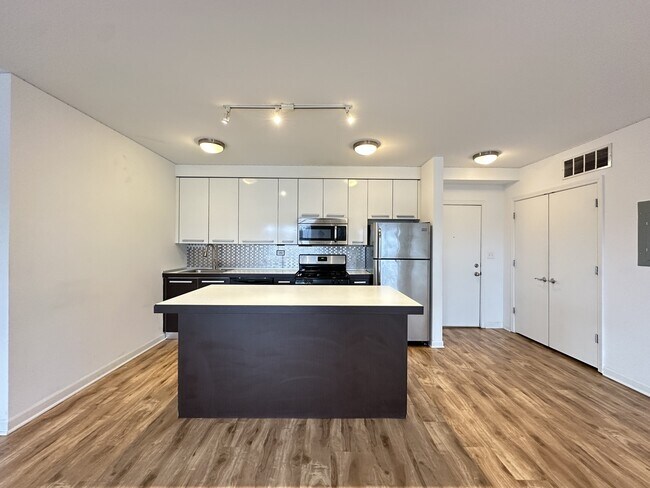 1544 W Glenlake Ave in Chicago, IL - Building Photo - Building Photo