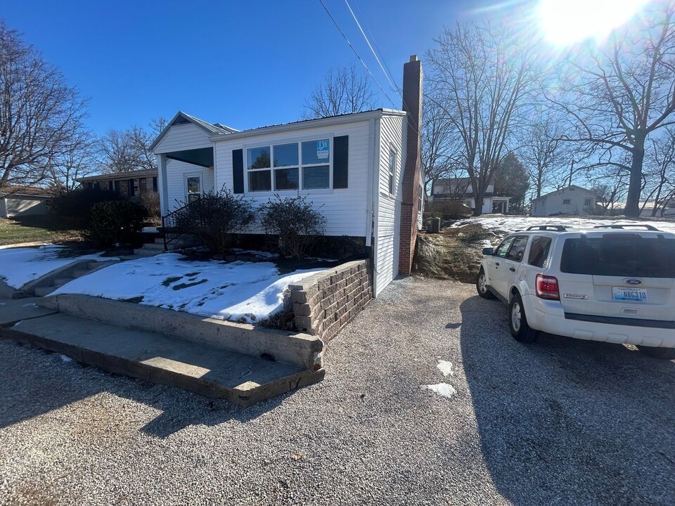 202 Central Ave in Vine Grove, KY - Building Photo