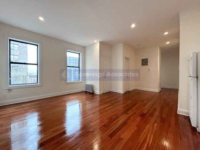 935 St Nicholas Ave in New York, NY - Building Photo - Building Photo