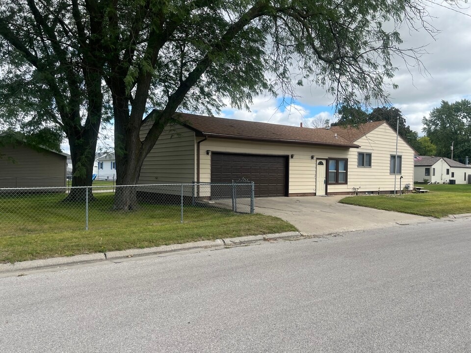 922 S 26th St in Fort Dodge, IA - Building Photo