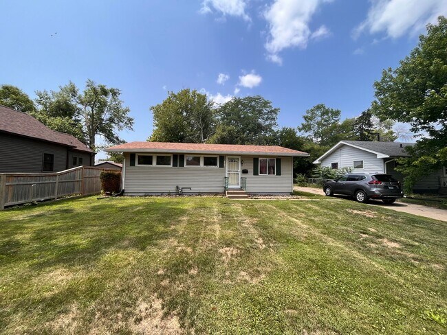 2400 31st St in Rock Island, IL - Building Photo - Building Photo