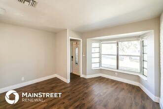 5801 Royal Palm Blvd in Margate, FL - Building Photo - Building Photo