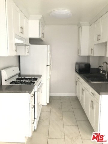 226 S Gale Dr-Unit -B in Beverly Hills, CA - Building Photo - Building Photo