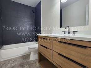 7059 Kenwood St in Las Vegas, NV - Building Photo - Building Photo