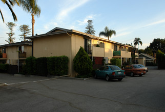 130 W Victoria St in Santa Barbara, CA - Building Photo - Building Photo