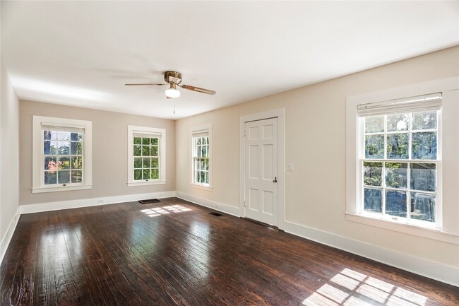 1924 Avenue N in Huntsville, TX - Building Photo - Building Photo