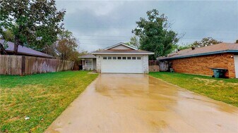 3112 Larkspur Cir in College Station, TX - Building Photo