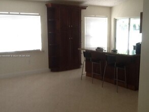 24 Gables Blvd in Weston, FL - Building Photo - Building Photo
