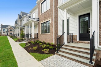 1 Dewitt Dr in Chappaqua, NY - Foto de edificio - Building Photo