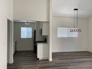 420 Heliotrope Ave-Unit -420 1/2 in Newport Beach, CA - Building Photo - Building Photo