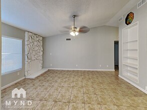 5029 N 71st Ave in Glendale, AZ - Foto de edificio - Building Photo