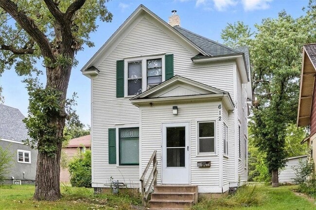 property at 612 7th Ave S