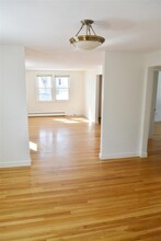 5 Patrick St, Unit 2 in Arlington, MA - Foto de edificio - Building Photo