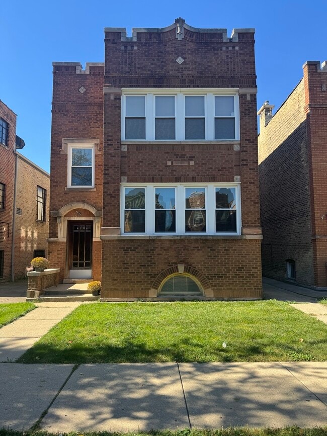 property at 6208 N Artesian Ave