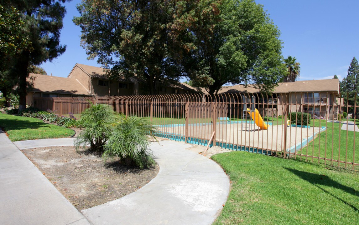 Phoenix Terrace Apartments in Riverside, CA - Building Photo