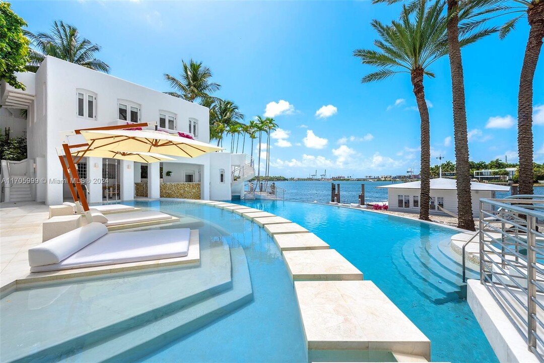 24 S Hibiscus Dr in Miami Beach, FL - Building Photo