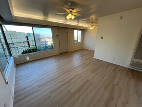 3857 Don Tomaso Dr, Unit 3863 in Los Angeles, CA - Foto de edificio - Building Photo