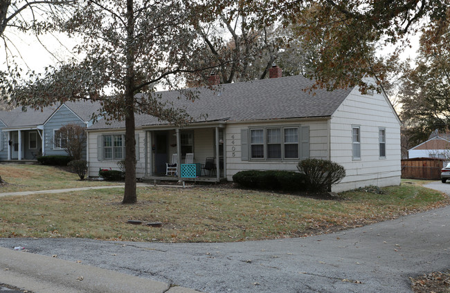 Navy Hill Duplexes in Olathe, KS - Building Photo - Building Photo