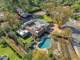 11316 Barranca Rd in Santa Rosa Valley, CA - Building Photo