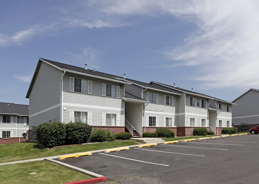 Roselane Apartments in Layton, UT - Foto de edificio