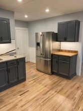 68-70 College St in Enfield, CT - Foto de edificio - Building Photo