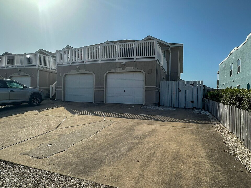 13969 Ports O Call Dr in Corpus Christi, TX - Building Photo
