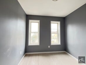 26 AVENUE, Unit 2F in Queens, NY - Building Photo - Building Photo