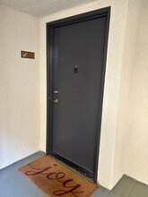 5535 Canoga Ave in Los Angeles, CA - Building Photo - Building Photo