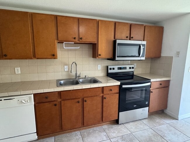 7825 40th Ave Dr W in Bradenton, FL - Building Photo - Building Photo