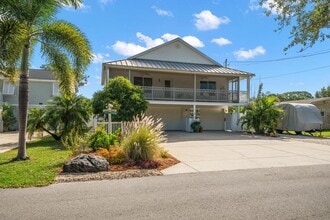 109 Peterson Ln in Palm Harbor, FL - Building Photo - Building Photo