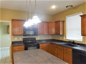 6167 Buckeye Pky in Grove City, OH - Building Photo - Building Photo