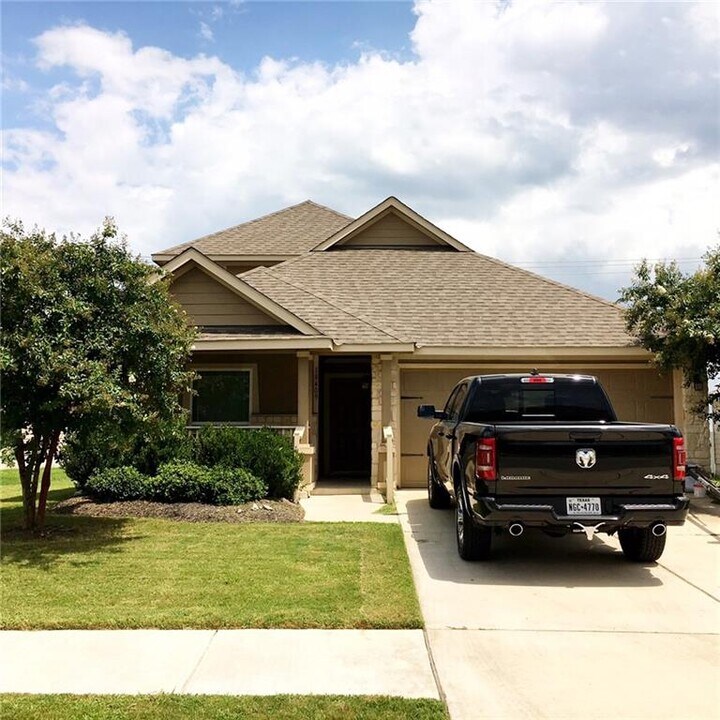18409 Bandelier Dr in Pflugerville, TX - Building Photo