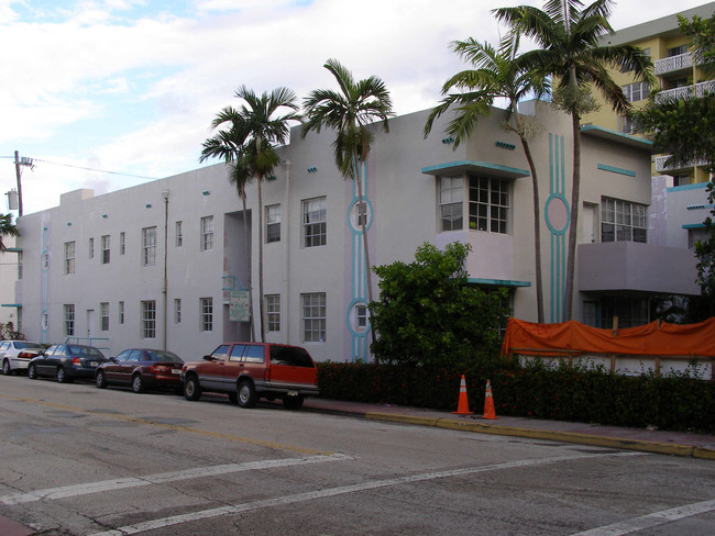 1000-1008 Meridian Ave in Miami Beach, FL - Foto de edificio - Building Photo